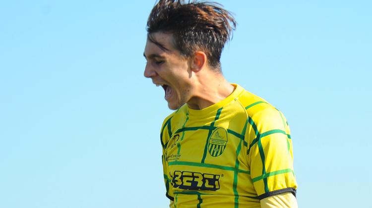 Alessandro Pimazzoni (Caldiero) esulta dopo il gol contro l'Adriese