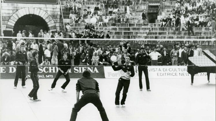 Pallavolo in Arena. Riscaldamento prima della storica partita Usa-Urss del 23 maggio 1988