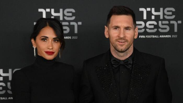 Lionel Messi con la moglie Antonella Roccuzzo (Foto Ansa)