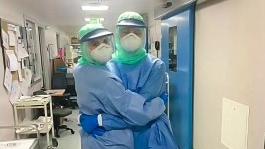 Die infermieri in reparto durante allnizio della pandemia