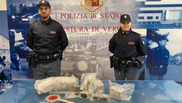 La droga sequestrata dagli agenti della Squadra Mobile di Verona