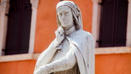 La statua di Dante in piazza dei Signori